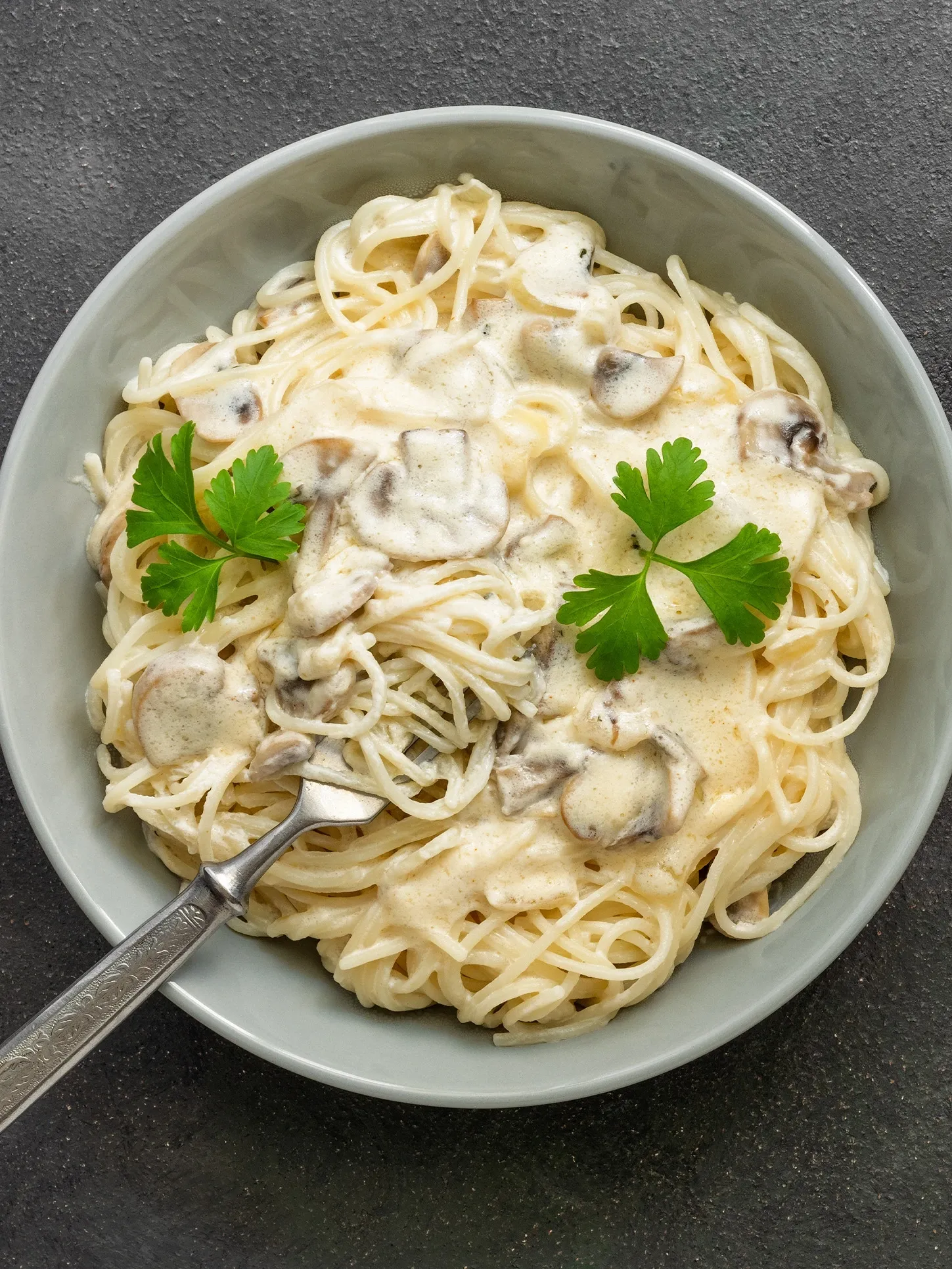 Creamy spaghetti prepared with sliced mushrooms and parsley
